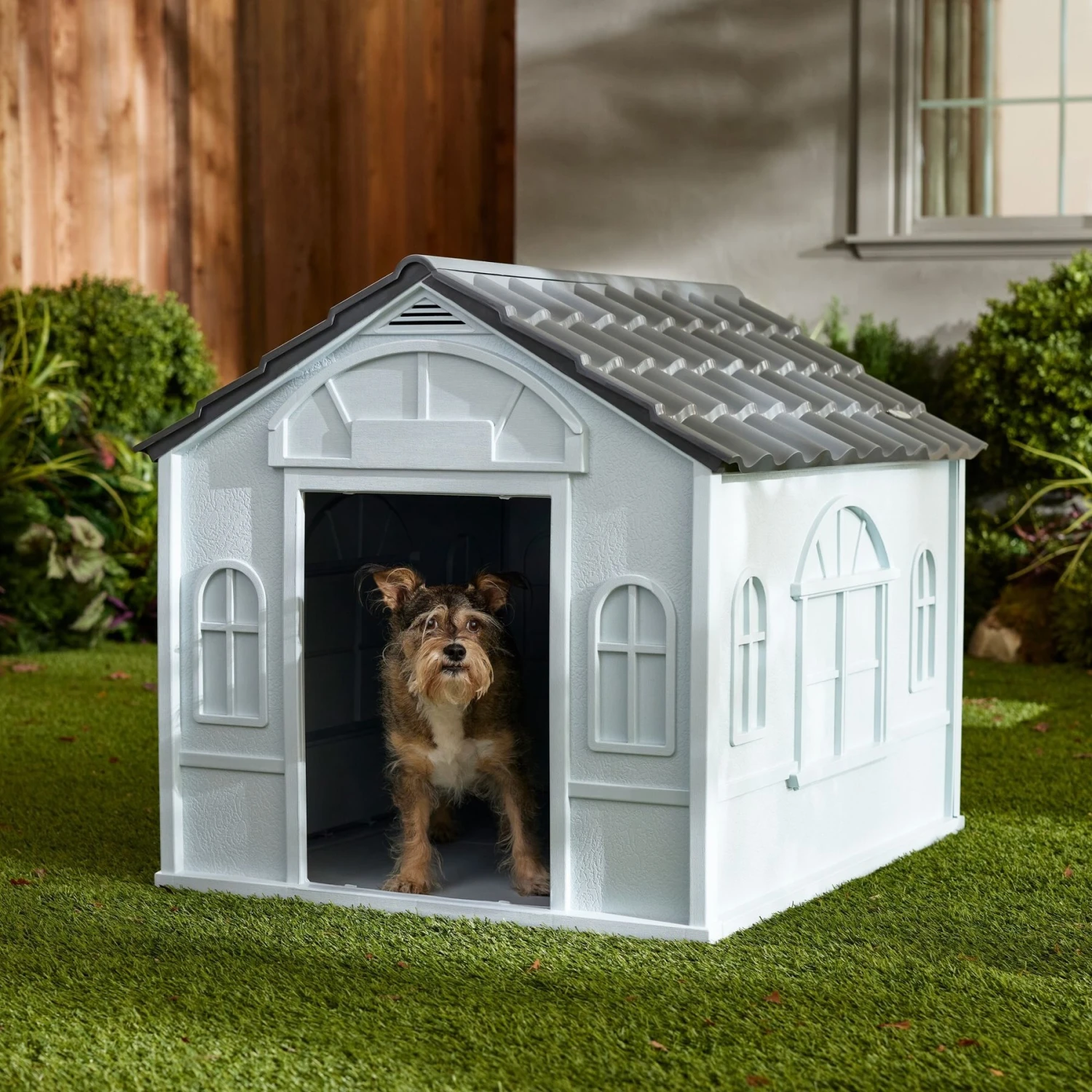 Frisco Deluxe Plastic Outdoor Dog House 3 Frisco Deluxe Plastic Outdoor Dog House